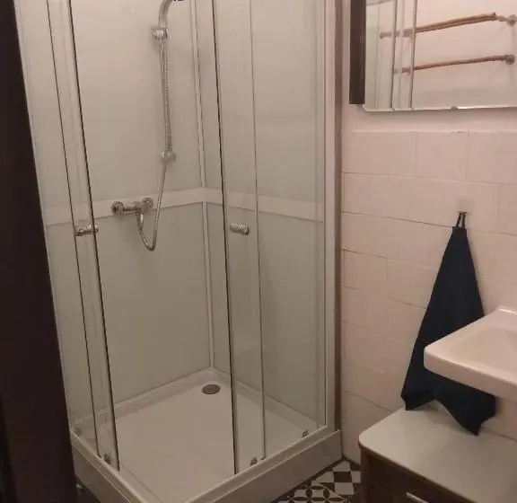 تختخواب در اتاق مشترک, Schrott Bed&beer