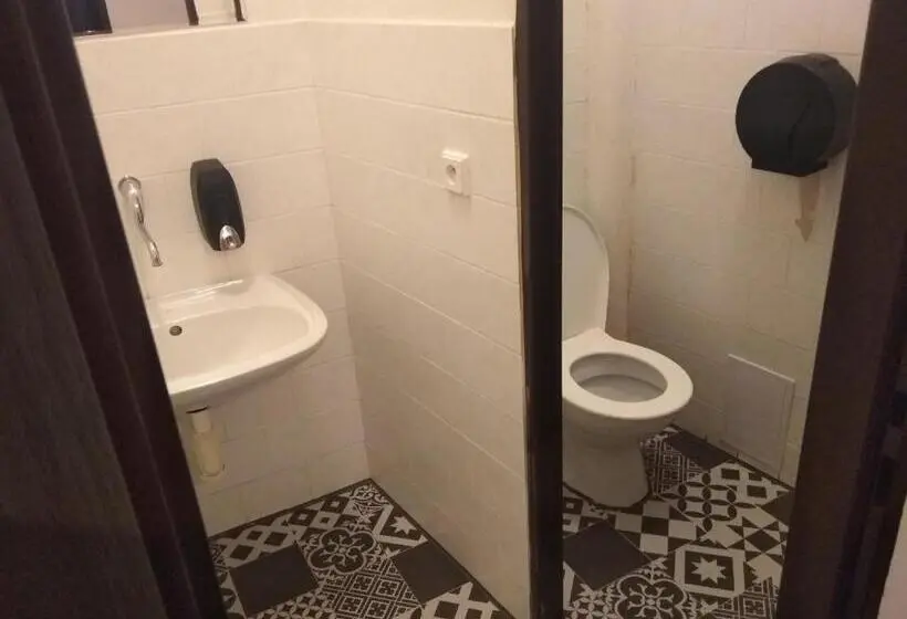 تختخواب در اتاق مشترک, Schrott Bed&beer