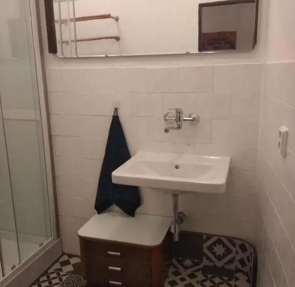 تختخواب در اتاق مشترک, Schrott Bed&beer