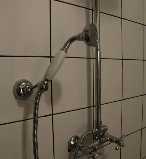 تختخواب در اتاق مشترک, Schrott Bed&beer