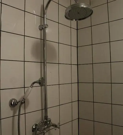 تختخواب در اتاق مشترک, Schrott Bed&beer