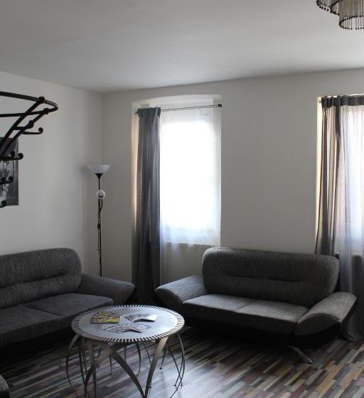 共同バス付シェアルーム, Schrott Bed&beer