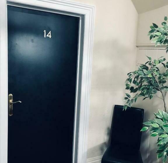 이코노미 싱글 룸, Oak Alyn