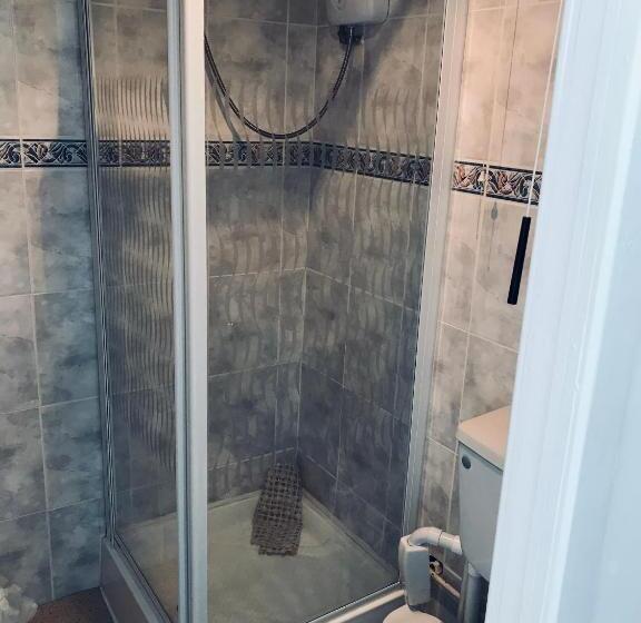 이코노미 싱글 룸, Oak Alyn