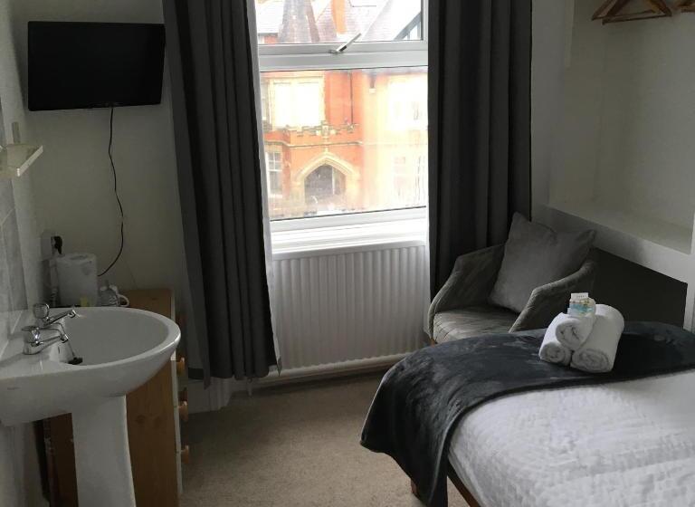 이코노미 싱글 룸, Oak Alyn