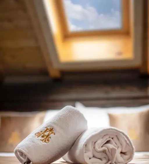 1 Bedroom Penthouse Apartment, Antique Free Private Parking