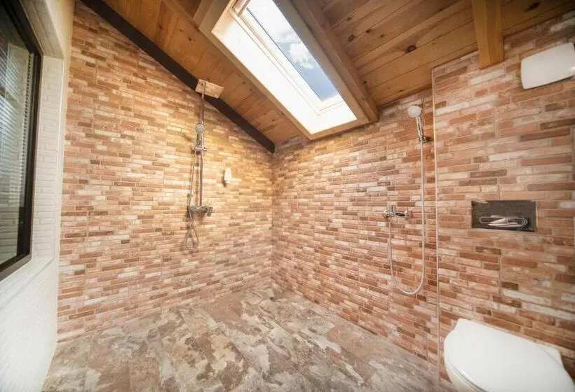 1 Bedroom Penthouse Apartment, Antique Free Private Parking
