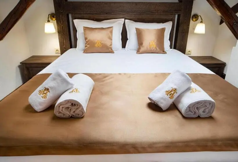1 Bedroom Penthouse Apartment, Antique Free Private Parking