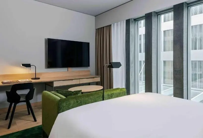 اتاق لوکس با تخت بزرگ, Hyatt Regency Zurich Airport Circle