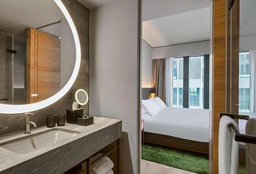 اتاق لوکس با تخت بزرگ, Hyatt Regency Zurich Airport Circle