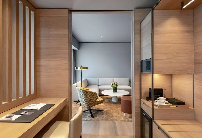 سوییت, Hyatt Regency Zurich Airport Circle
