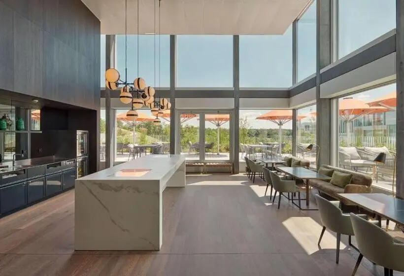 اتاق کلاب, Hyatt Regency Zurich Airport Circle