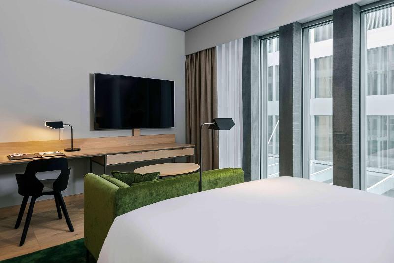 اتاق لوکس با تخت بزرگ, Hyatt Regency Zurich Airport Circle