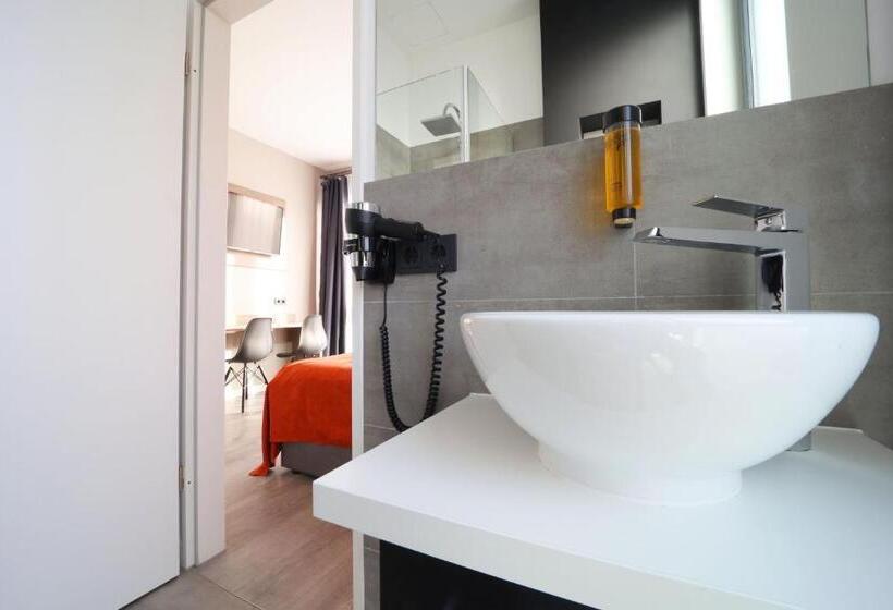 Студия Классика, Juststay Grevenbroich Hotel & Apartments