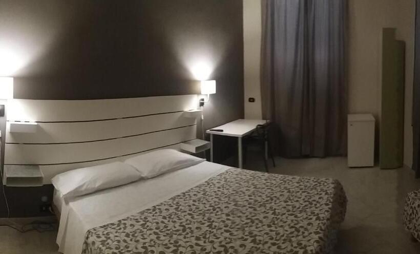 חדר סטנדרט לשלושה, Malibu