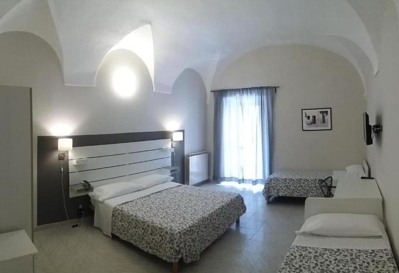 חדר משפחתי, Malibu