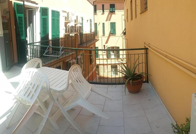 חדר סטנדרט לשלושה, Malibu