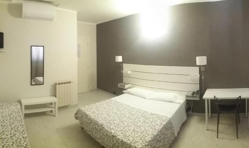 חדר סטנדרט לשלושה, Malibu