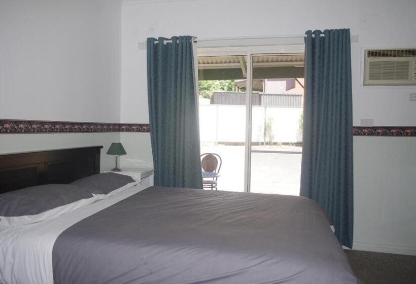 Номер Стандарт, The Grand Halls Gap