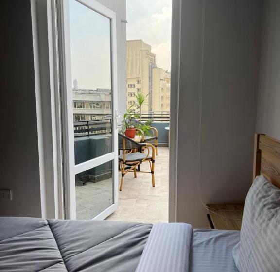 اتاق لوکس با بالکن, Madina Hostel