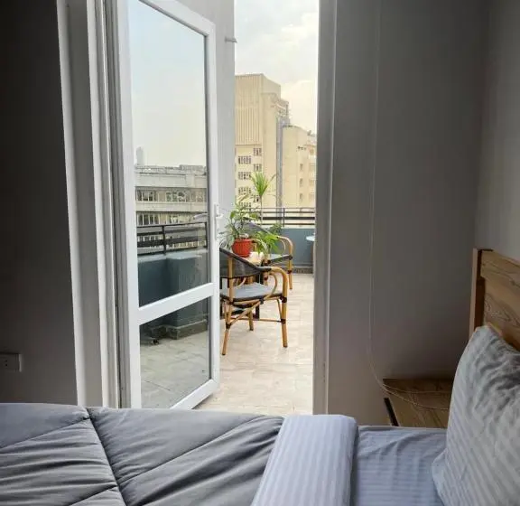 اتاق لوکس با بالکن, Madina Hostel