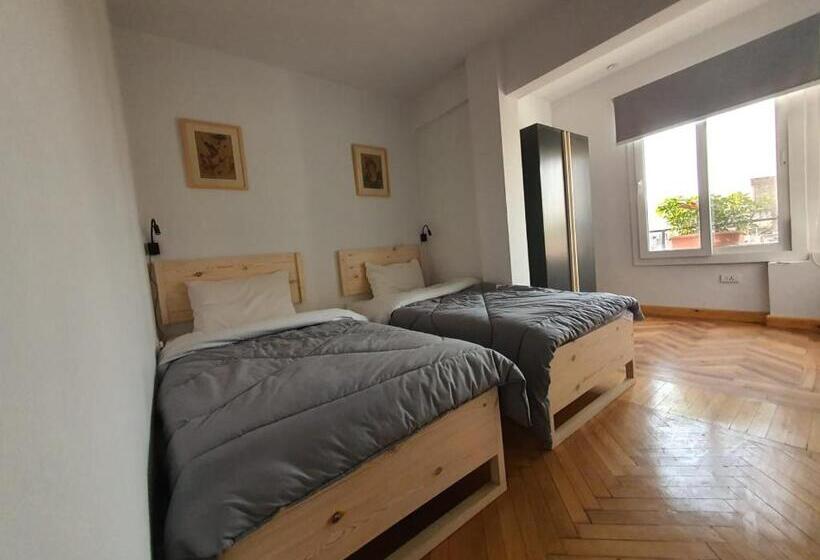 اتاق استاندارد با سرویس بهداشتی مشترک, Madina Hostel