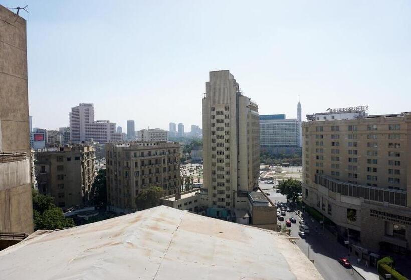 سوئیت با بالکن, Madina Hostel