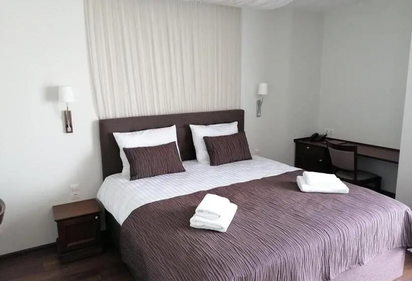 استودیوی لوکس, Motel Panorama