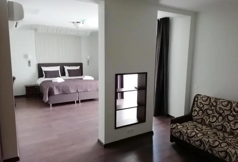 استودیوی لوکس, Motel Panorama