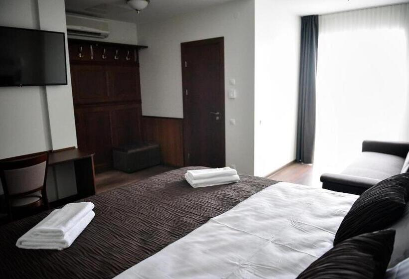 اتاق کلاسیک چهارنفره, Motel Panorama