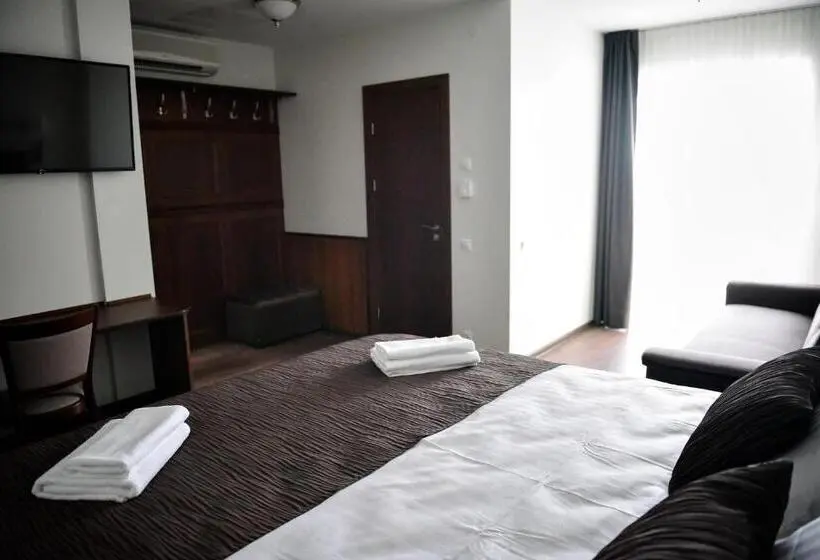 اتاق کلاسیک چهارنفره, Motel Panorama
