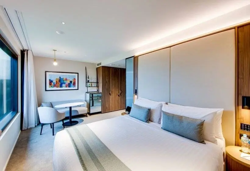 スーペリアスタジオ, Oval Hotel At Adelaide Oval