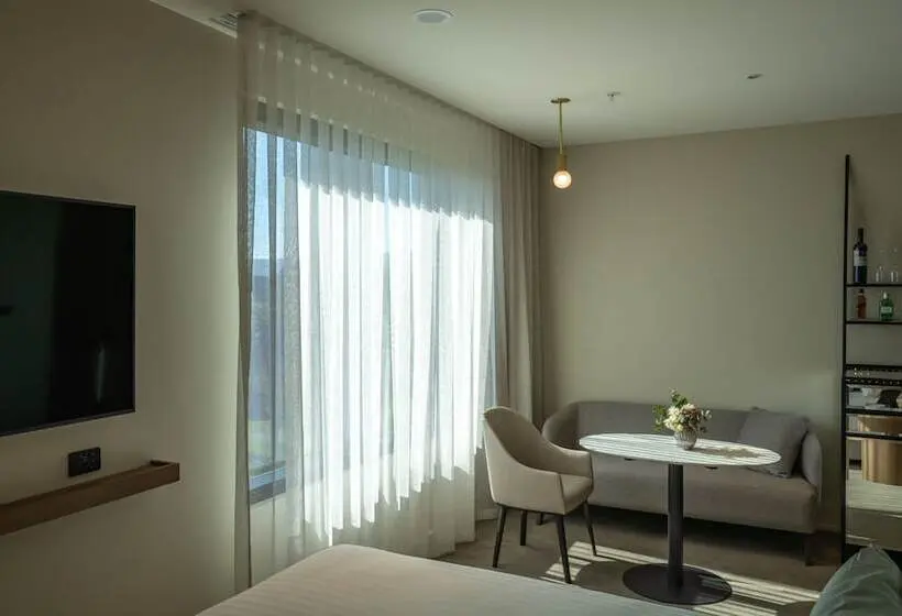 スーペリアスタジオ, Oval Hotel At Adelaide Oval