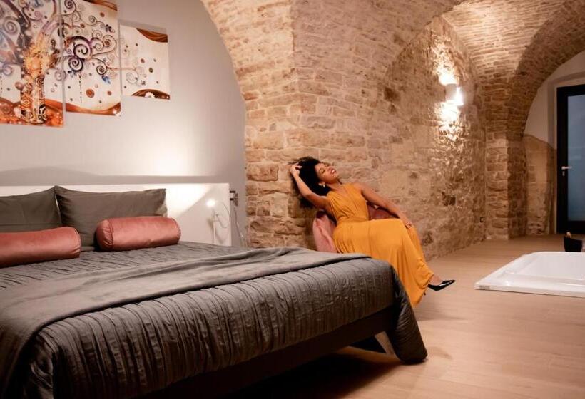 غرفة قياسية مزوَّدة بجاكوزي, Suite 123 Luxury B&b Con Jacuzzi