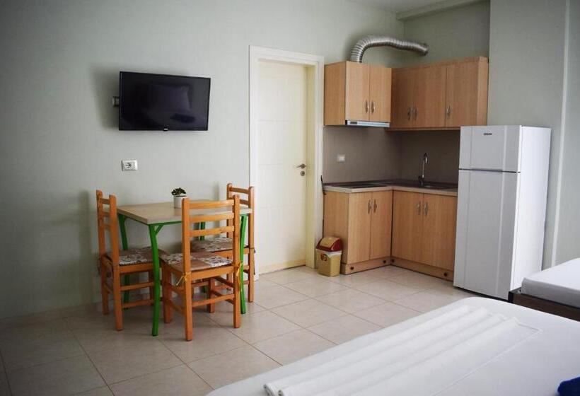 חדר בסיסי לשלושה, Villa Kristina