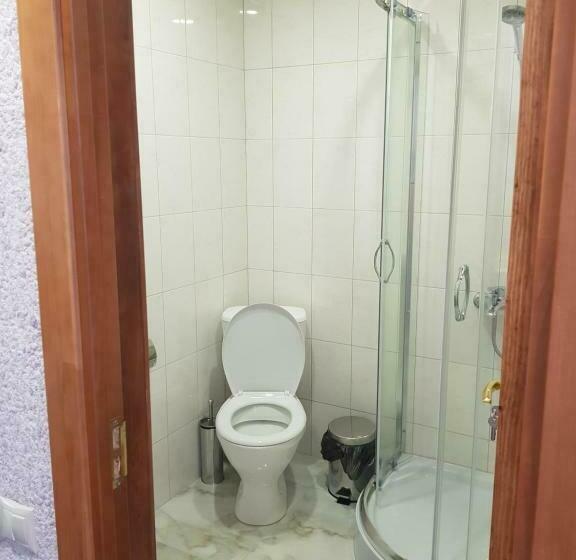 اتاق استاندارد با چشم‌انداز دریاچه, Jrahars Resort