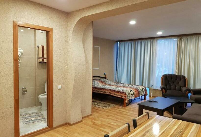Suite with lake view, Jrahars Resort