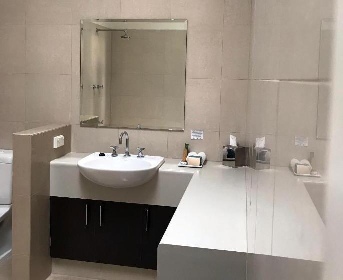 标准间, The Bridgetown