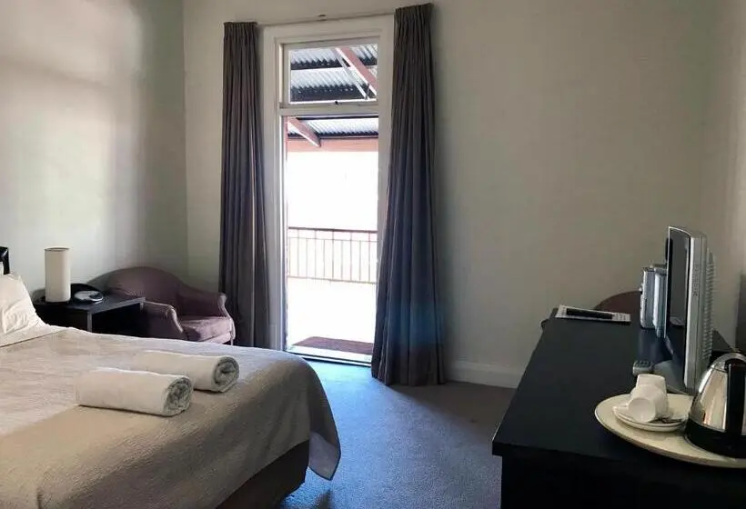 デラックスの４人部屋, The Bridgetown