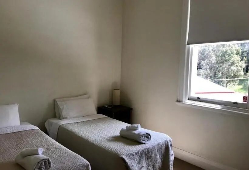 デラックスの４人部屋, The Bridgetown