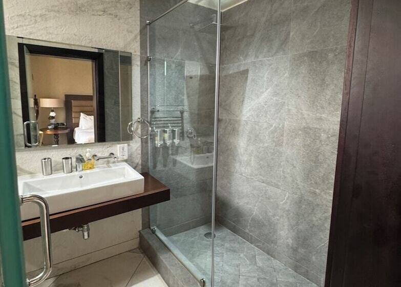 اتاق استاندارد, The Palms By Eagles Accra