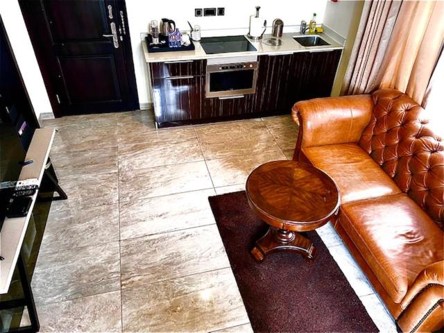 سوئیت با تخت بزرگ, The Palms By Eagles Accra