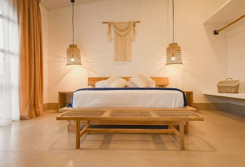 Family-Studio, Zafra S