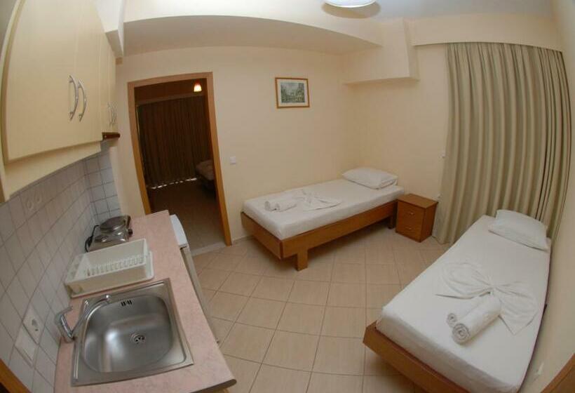 バルコニー付スタンダード4ベッドルーム, Nikos Hotel And Apartments