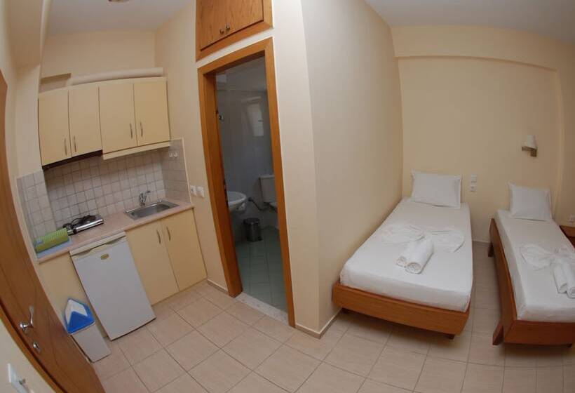 バルコニー付きスタンダードトリプルルーム, Nikos Hotel And Apartments