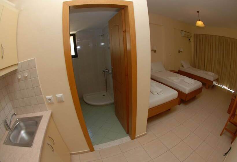 バルコニー付きスタンダードトリプルルーム, Nikos Hotel And Apartments