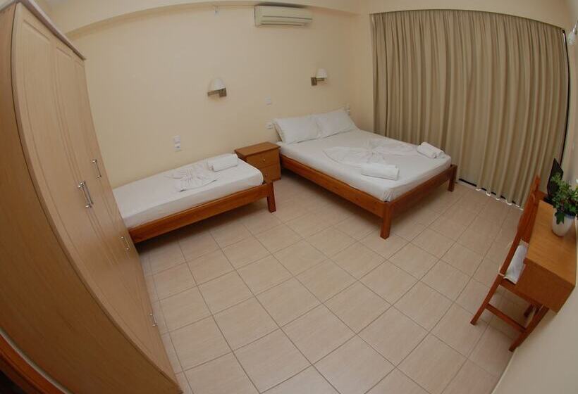 バルコニー付きスタンダードトリプルルーム, Nikos Hotel And Apartments