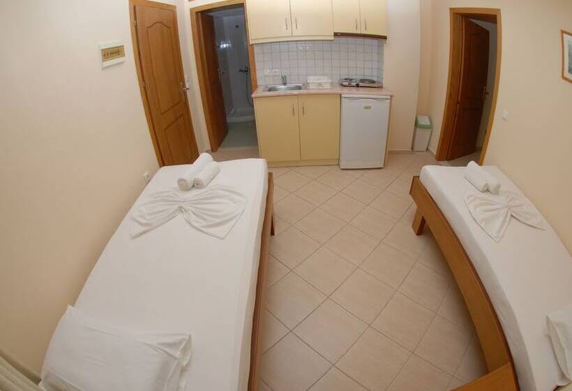 バルコニー付きスタンダードトリプルルーム, Nikos Hotel And Apartments