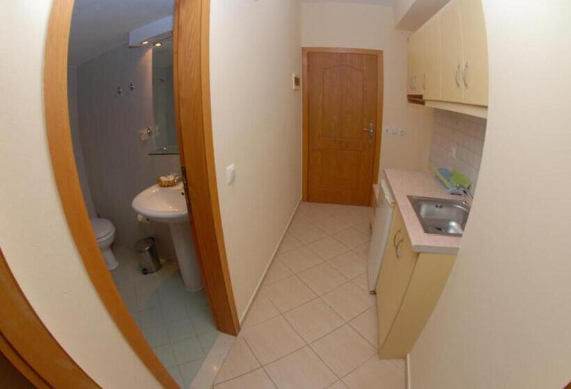 バルコニー付きスタンダードトリプルルーム, Nikos Hotel And Apartments