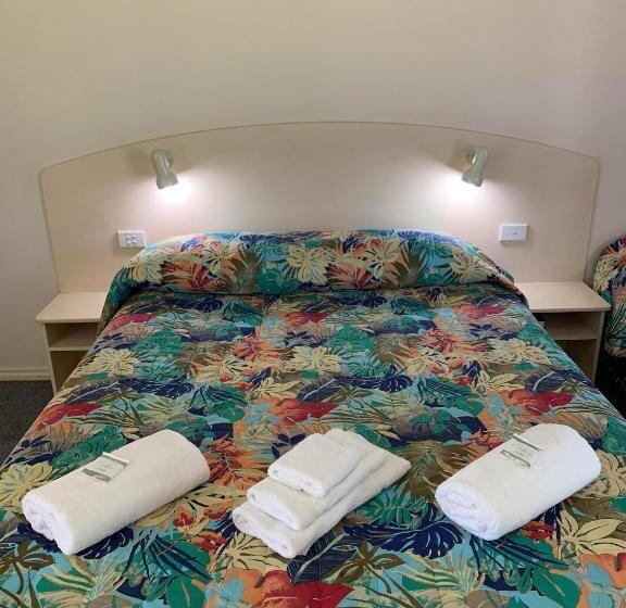 デラックスルーム, Outback Quarters Motel Hay And Restaurant